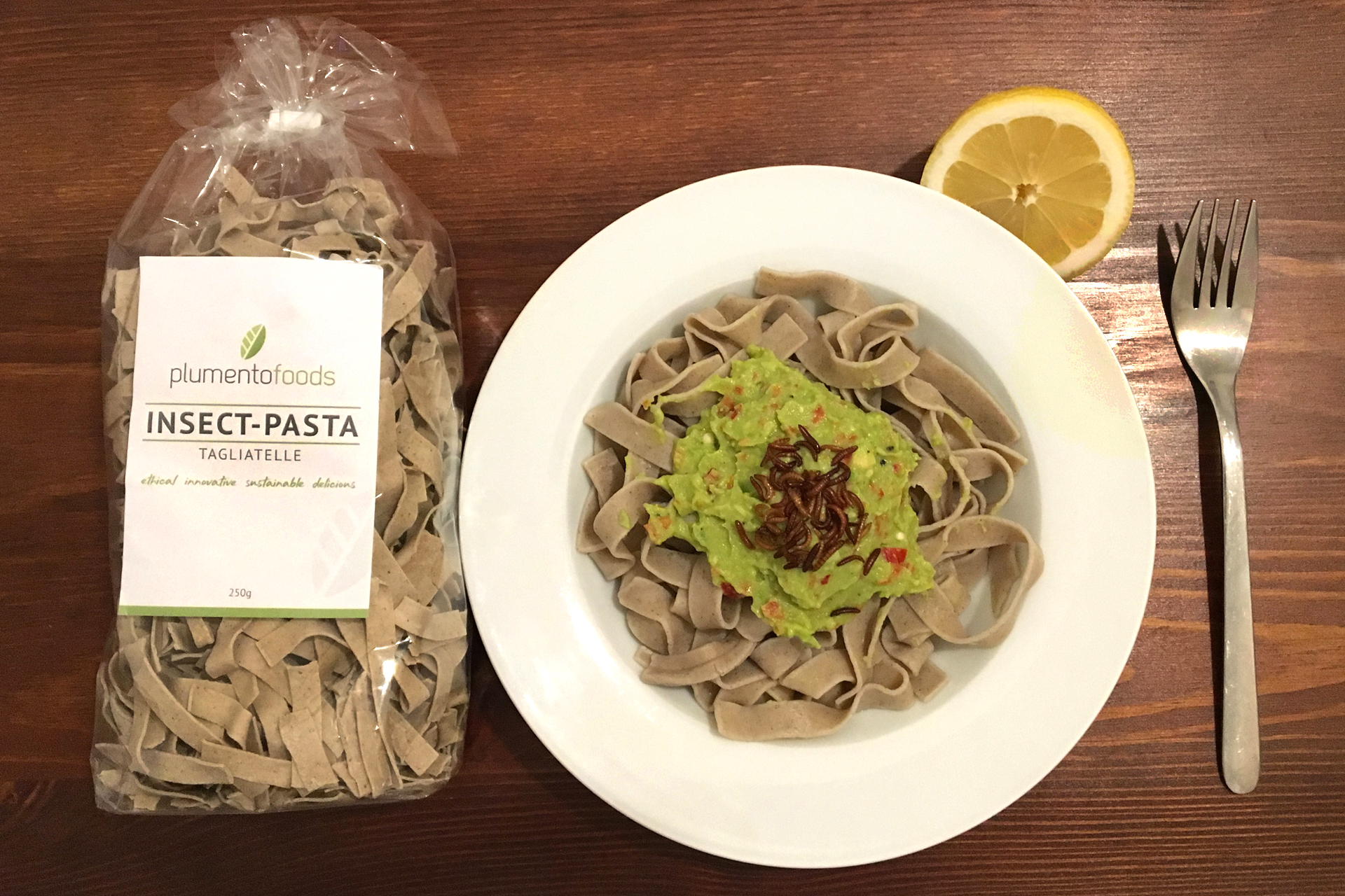 Insekten-Tagliatelle mit Avocado-Zitronen-Soße